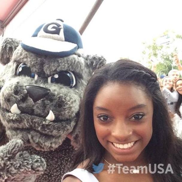 Il selfie di Simone Biles ai Team Usa Awards